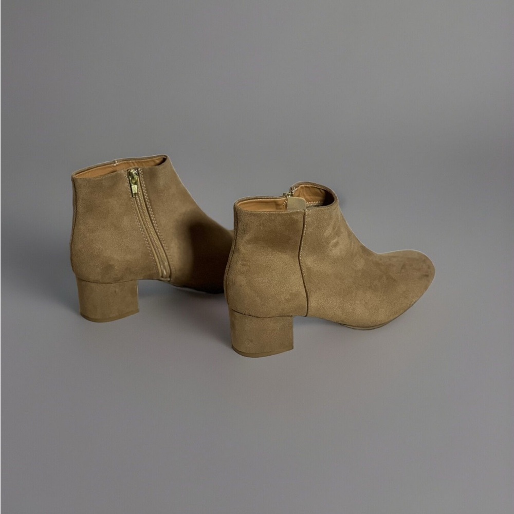 Women’s Tan j. Adams Shoes With Side Zip Gold Zipper. Brand New, Never Worn.